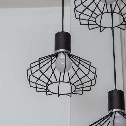 Kaapelikiinnitteinen riippuvalaisin SOLANO 3xE27/15W/230V musta/kiiltävä kromi