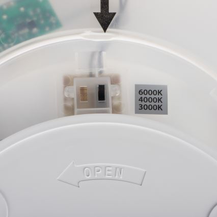 AZPO LED-kattovalaisin 18,5 W / 230 V, 3000/4000/6000 K, halkaisija 29 cm, IP54, valkoinen