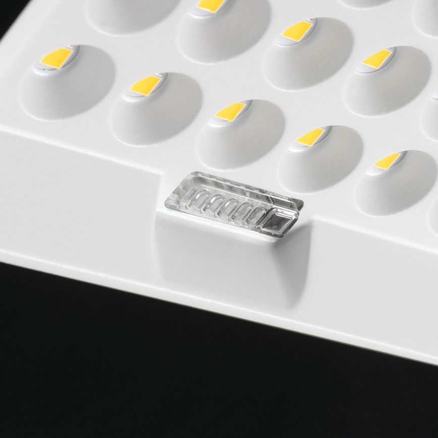 LED himmennettävä heijastin aurinkopaneelilla ja hämäräkytkimellä LED/15W/15000 mAh 3,2V IP65 + kaukosäädin