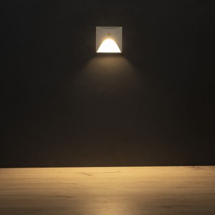 LED-porrasvalaisin liike- ja hämärätunnistimella EXIN LED/2,5W/230V 3000K IP65 valkoinen neliönmuotoinen