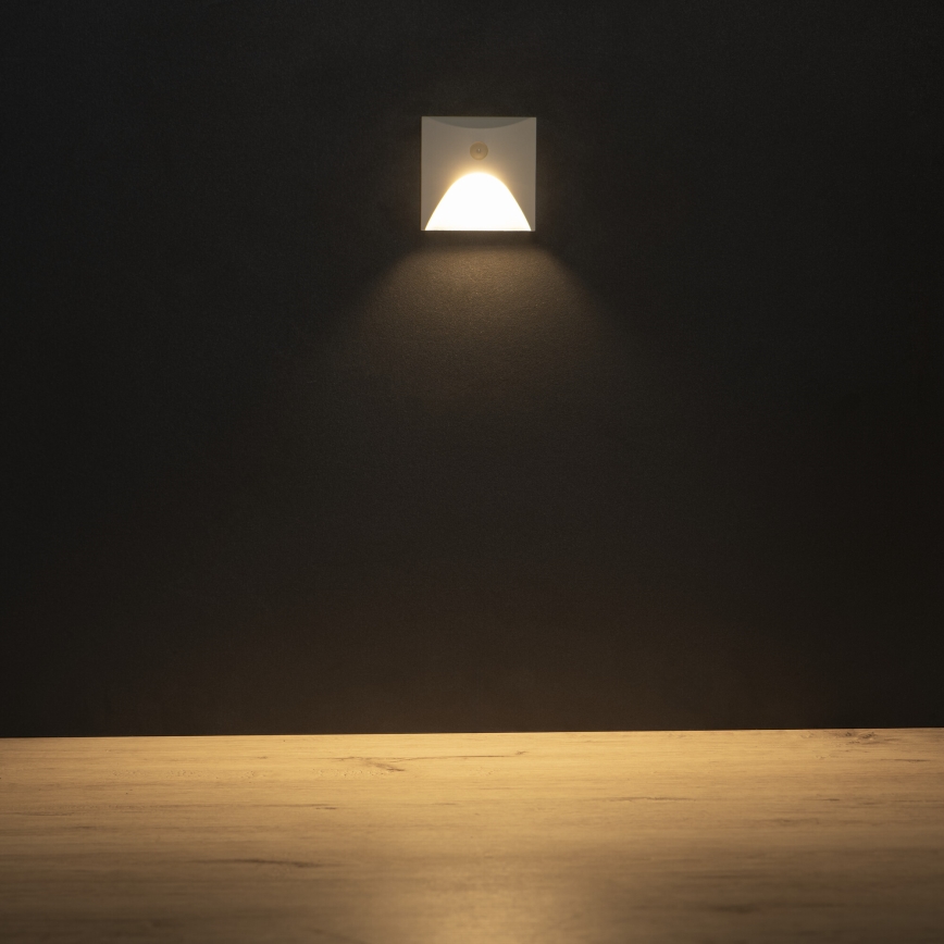 LED-porrasvalaisin liike- ja hämärätunnistimella EXIN LED/2,5W/230V 3000K IP65 valkoinen neliönmuotoinen