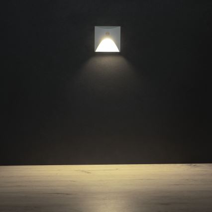 LED-porrasvalaisin liiketunnistimella ja hämäräkytkimellä EXIN LED/2,5W/230V 4000K IP65 valkoinen neliömäinen