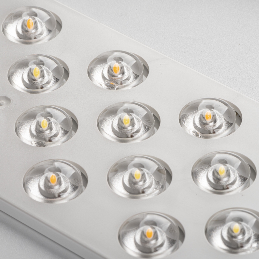 Himmennettävä LED-kattovalaisin LIXAN LED/47W/230V 3000-6500K Ø 38,6 cm valkoinen/hopea + kaukosäädin