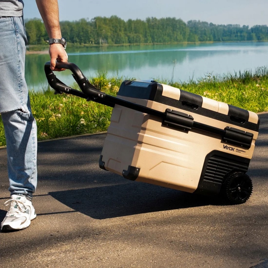 kannettava jääkaappi autoon LCD-näytöllä 39 l 230V/12V/24V ruskea