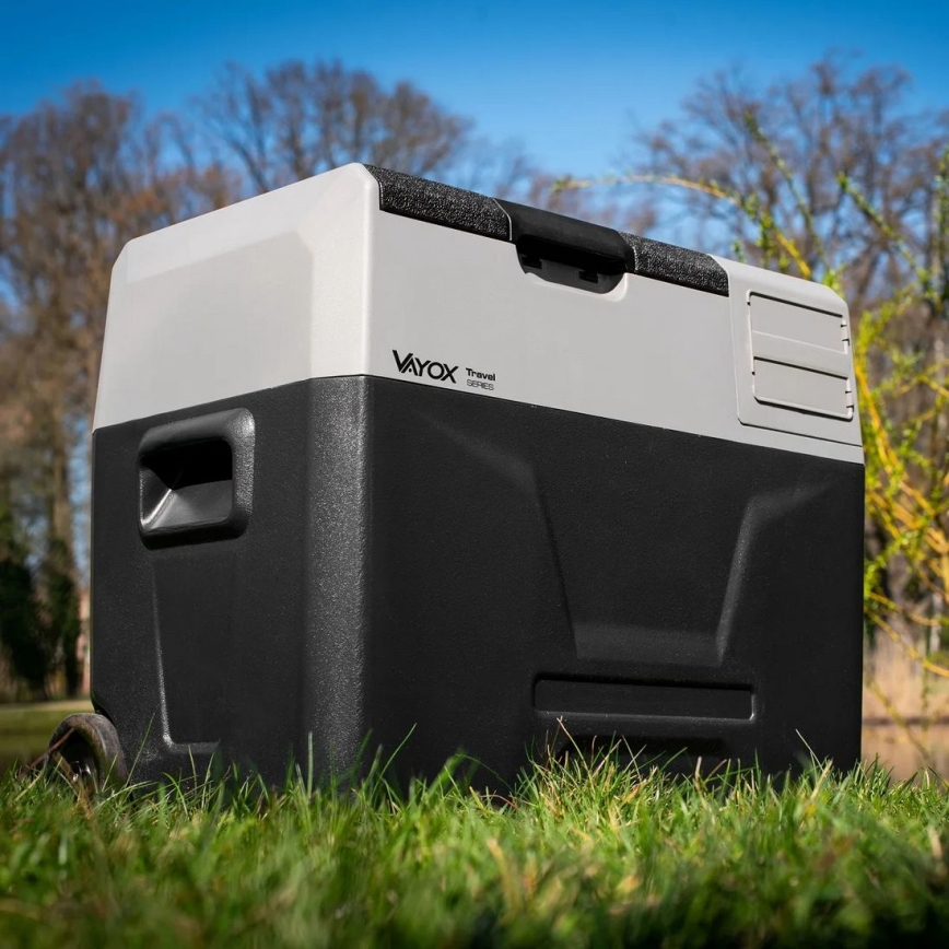 kannettava jääkaappi autoon LCD-näytöllä 40 l 230V/12V/24V musta