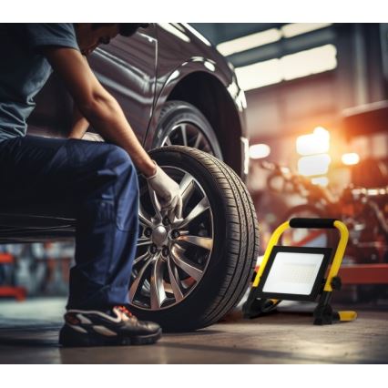 Kannettava LED-valonheitin TIGRA LED/50W/4000K IP54 musta/keltainen