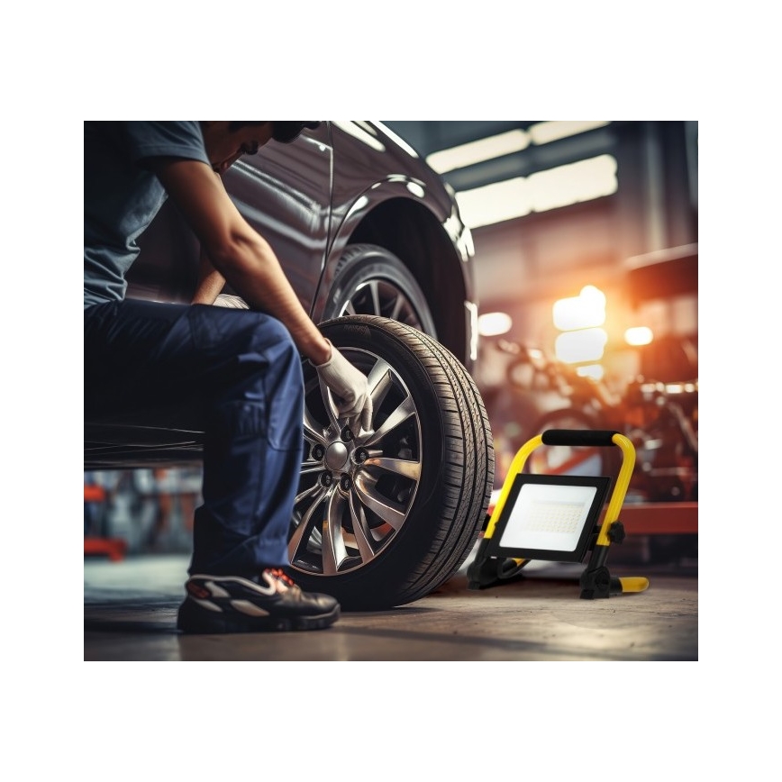 Kannettava LED-valonheitin TIGRA LED/50W/4000K IP54 musta/keltainen