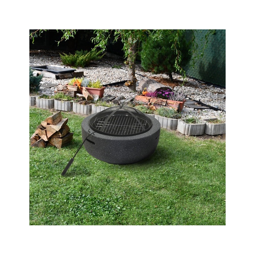 Kannettava puinen nuotio arinalla antrasiitti