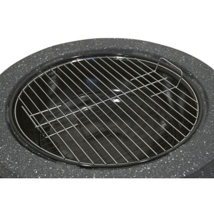 Kannettava puinen nuotio arinalla antrasiitti