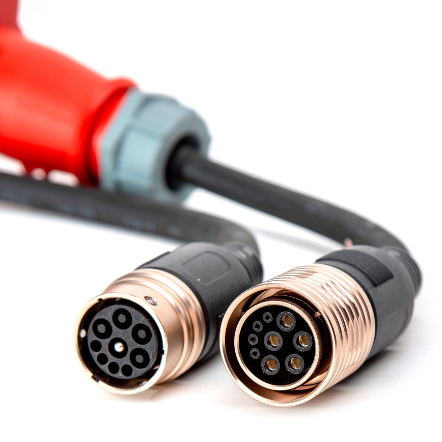 Kannettava sähköauton laturi, jossa 4 Type 2 -adapteria 32A/480V 22kW 5m IP67