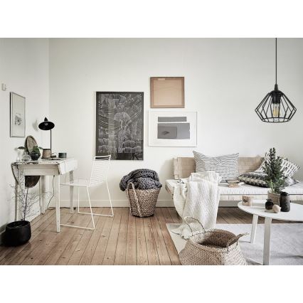 Kattokruunu johdossa CEED 1xE27/60W/230V musta