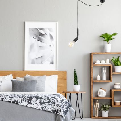 Kattokruunu johdossa INA 1xE27/42W/230V musta