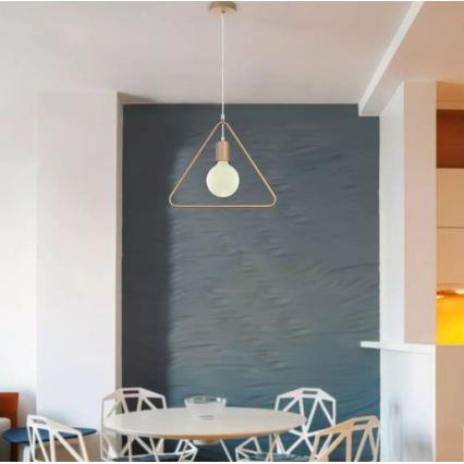 Kattovalaisin johdossa 1xE27/60W/230V kolmio