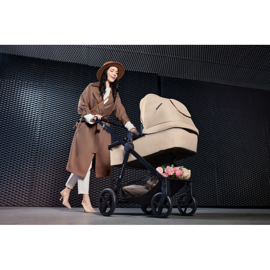 KINDERKRAFT - Yhdistelmärattaat 4in1 NEWLY Klassikko beige + turvaistuin MINK PRO jalustalla ISOFIX