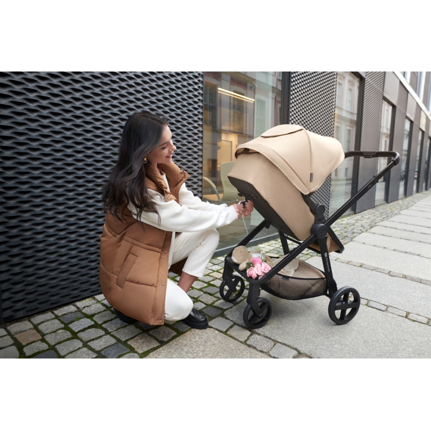 KINDERKRAFT - Yhdistelmärattaat 4in1 NEWLY Klassikko beige + turvaistuin MINK PRO jalustalla ISOFIX