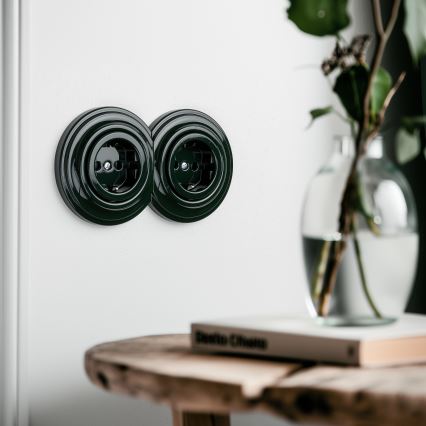 Kliklap - Retrotyylinen kaksoispistorasia kodin käyttöön, kehys SCHUKO 230V, vihreä