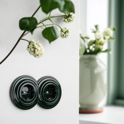 Kliklap - Retrotyylinen kaksoispistorasia kodin käyttöön, kehys SCHUKO 230V, vihreä