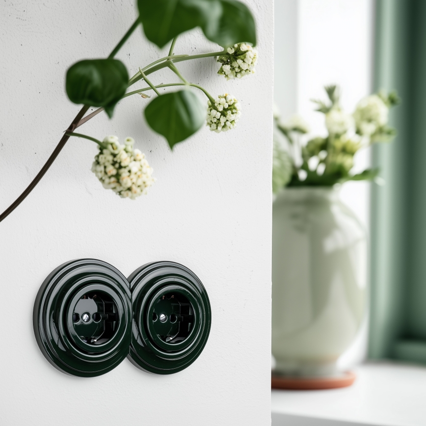 Kliklap - Retrotyylinen kaksoispistorasia kodin käyttöön, kehys SCHUKO 230V, vihreä