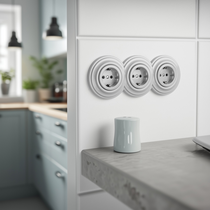 Kliklap - Retrotyylinen kolmoispistorasia kotikäyttöön kehyksellä, SCHUKO 230 V, keraaminen, valkoinen