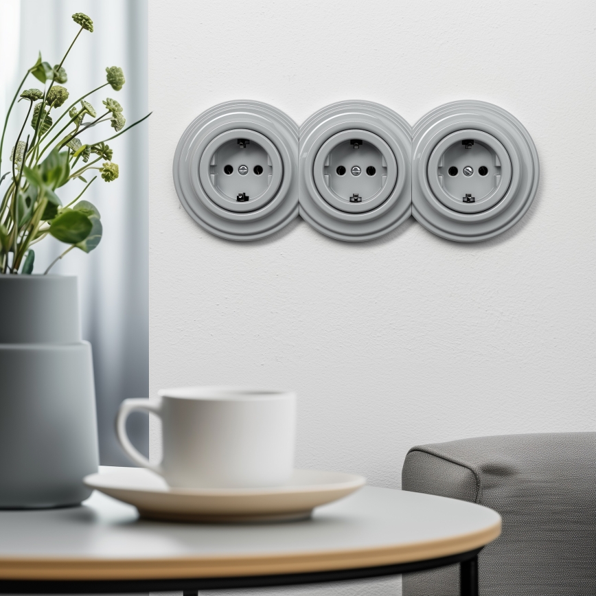 Kliklap - Retrotyylinen kolmoispistorasia kotikäyttöön, kehys, SCHUKO 230V, harmaa