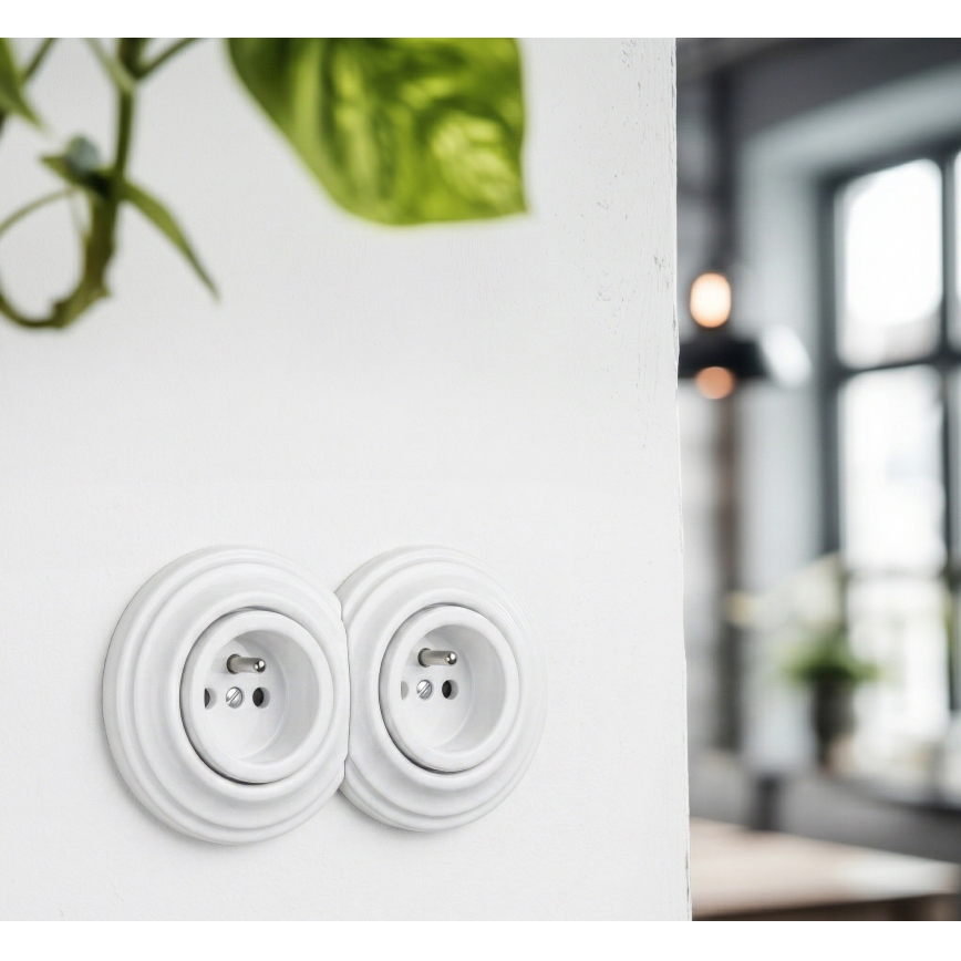 Kliklap - Retrotyylinen tuplaseinäpistorasia kehysosalla 230V lumivalkoinen