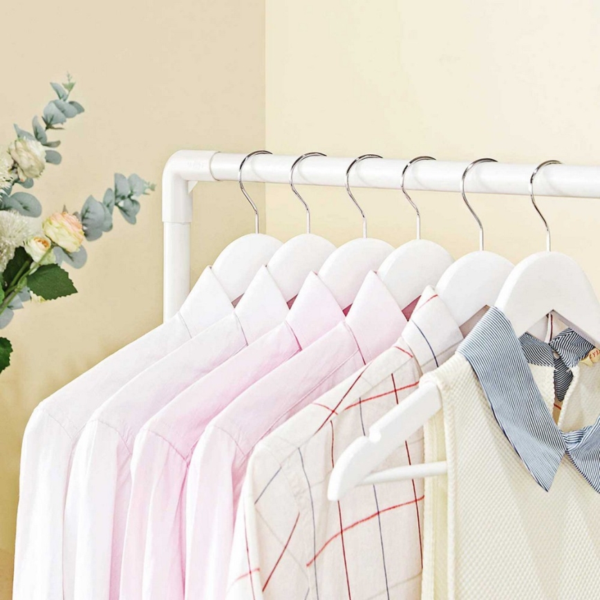 Lattiaseisova naulakko LINEA, valkoinen