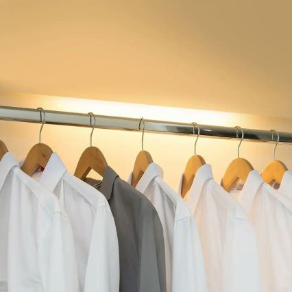 LED-alasvalaisin anturilla LED/1,5W/5V 3000K 1500 mAh