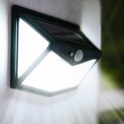 LED aurinkokäyttöinen seinävalaisin sensorilla LED/1W/3,7V 6500K IP44 1200 mAh