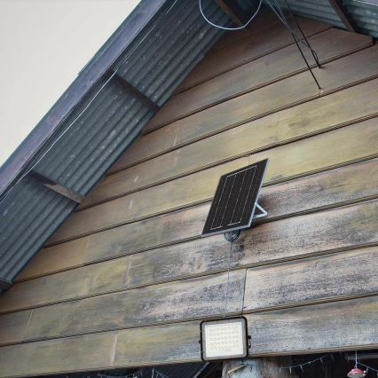 LED Ulkotila himmennettävä aurinko valonheitin LED/10W/3,2V IP65 4000K 6000 mAh musta + kauko-ohjaus