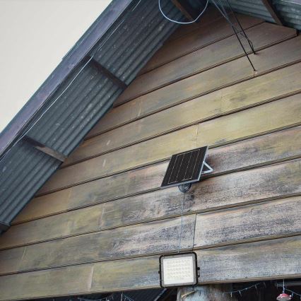 LED Ulkotila himmennettävä aurinko valonheitin LED/6W/3,2V IP65 4000K 5000 mAh musta + kauko-ohjaus