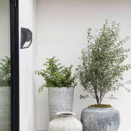 LED-aurinkokäyttöinen seinävalaisin anturilla LED/3W/3,7V 3000/4000K 1200 mAh IP54 antrasiitti