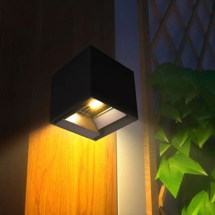 LED-aurinkokennolla varustettu seinävalaisin anturilla LED/9W/3,7V 3000/4000/5000K IP65 2600 mAh musta