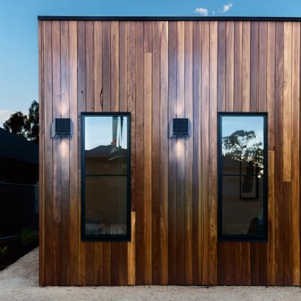 LED aurinkokäyttöinen seinävalaisin WINGS LED/2W/1300 mAh 3,7V 6000K IP54 musta