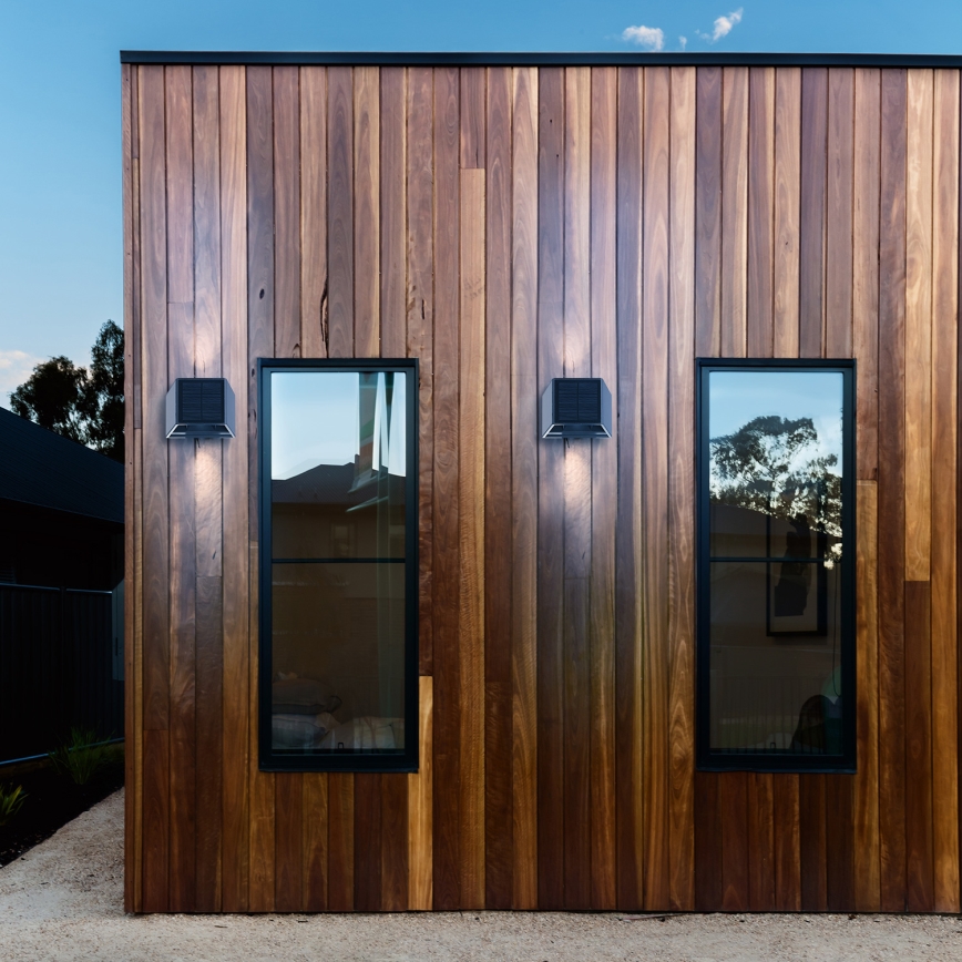 LED aurinkokäyttöinen seinävalaisin WINGS LED/2W/1300 mAh 3,7V 6000K IP54 musta