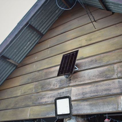 LED aurinkokennovalo LED/10W/3,7V IP65 4000K 8000 mAh musta + kaukosäädin