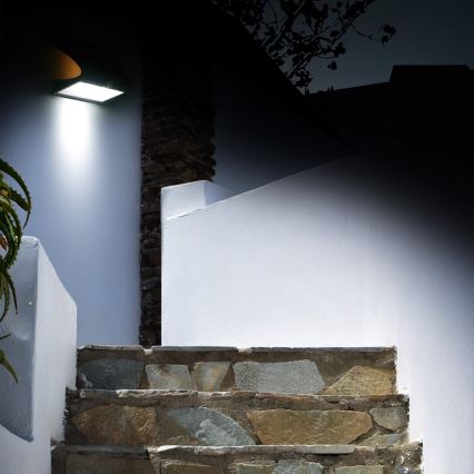 LED aurinkokäyttöinen valaisin liiketunnistimella ja hämäräkytkimellä LED/6,8W/4000 mAh 3,7V IP65