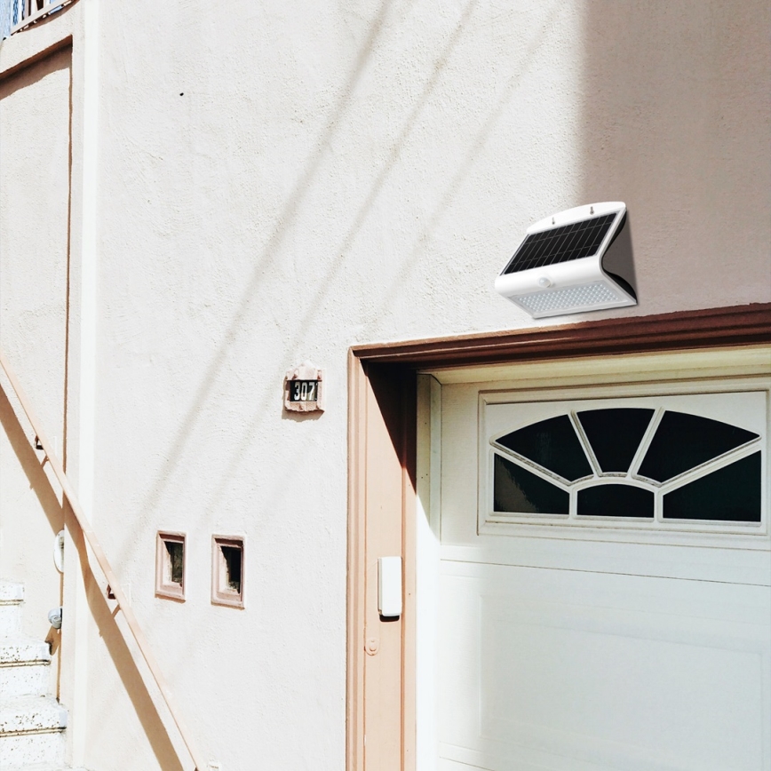 LED aurinkokäyttöinen valaisin liiketunnistimella ja hämäräkytkimellä LED/6,8W/4000 mAh 3,7V IP65