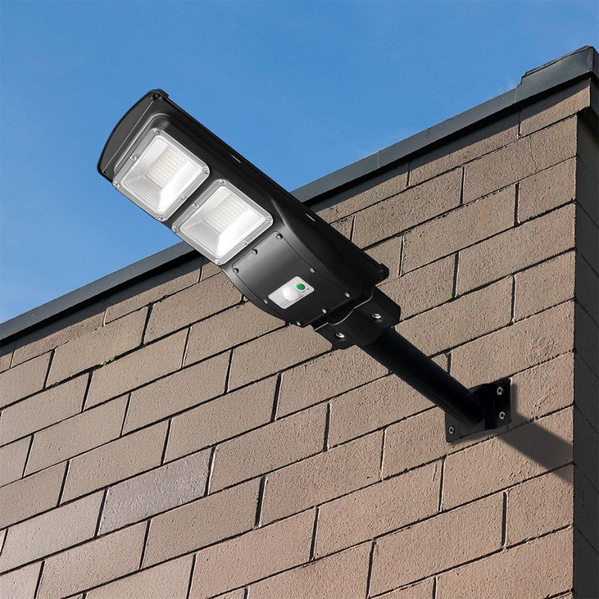 LED himmennettävä aurinkokäyttöinen katuvalaisin liiketunnistimella ja hämäräkytkimellä LED/8W/3,2V 6000K IP65 9000 mAh musta + kaukosäädin