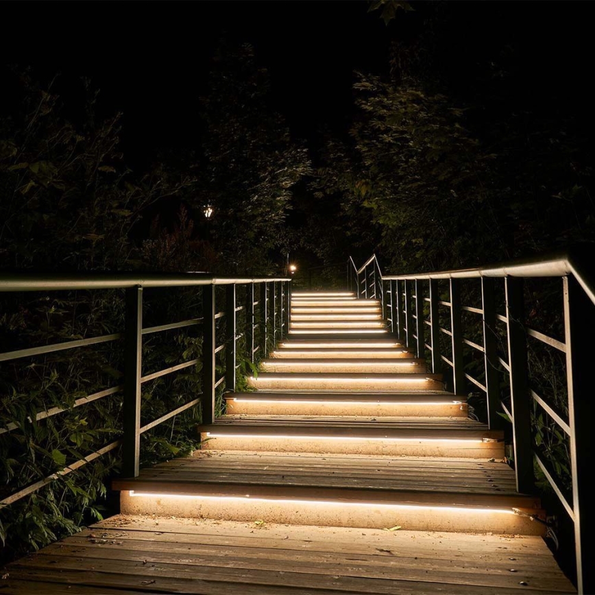 LED himmennettävä aurinkokäyttöinen LED-nauha LED/1,2W/3,7V 3000K IP67 1500 mAh 5m + kaukosäädin