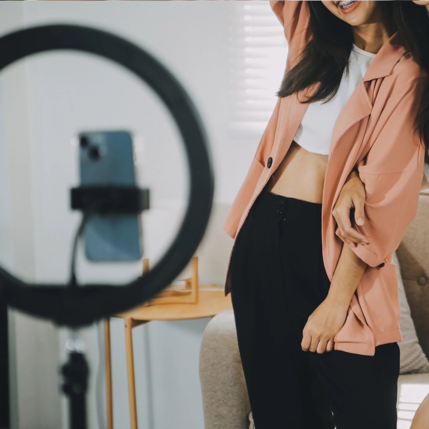 LED himmennettävä lamppu jalustalla ja pidikkeellä vloggaamiseen LED/10W/5V 2700-6500K