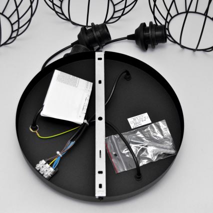 LED-kattokruunu johdossa MERCURE 3xE27/15W/230V ø 50 cm musta