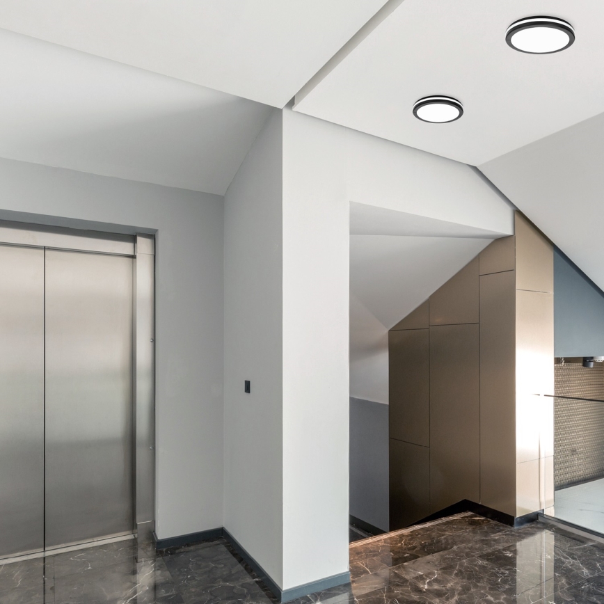 LED Kylpyhuoneen kattovalaisin anturilla LED/24W/230V 3000/4000/6500K IP65 Ø 30 cm musta + kaukosäädin