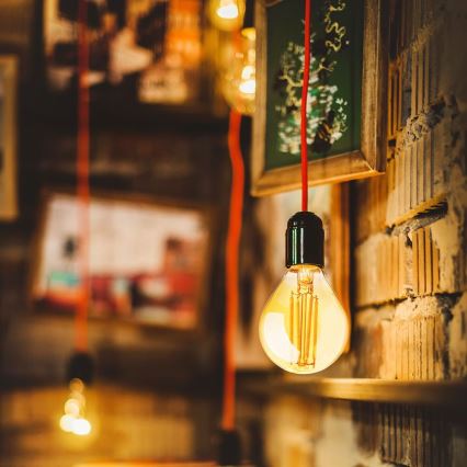 LED-polttimo FILAMENT AMBER P45 E14/4W/230V 2200K