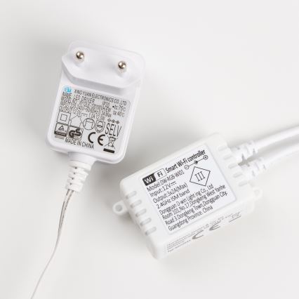 LED RGBW himmennettävä nauha LED/9W/230V 5m Wi-Fi + kaukosäädin