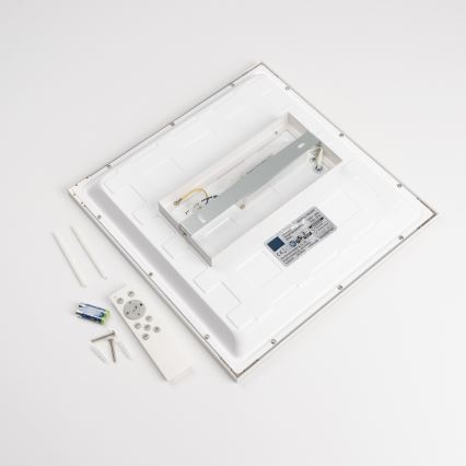 LED RGBW himmennettävä pinta-asennettava paneelivalaisin, 22 W, 230 V, 2700–6500 K, 29,5 x 59,5 cm, valkoinen + kaukosäädin