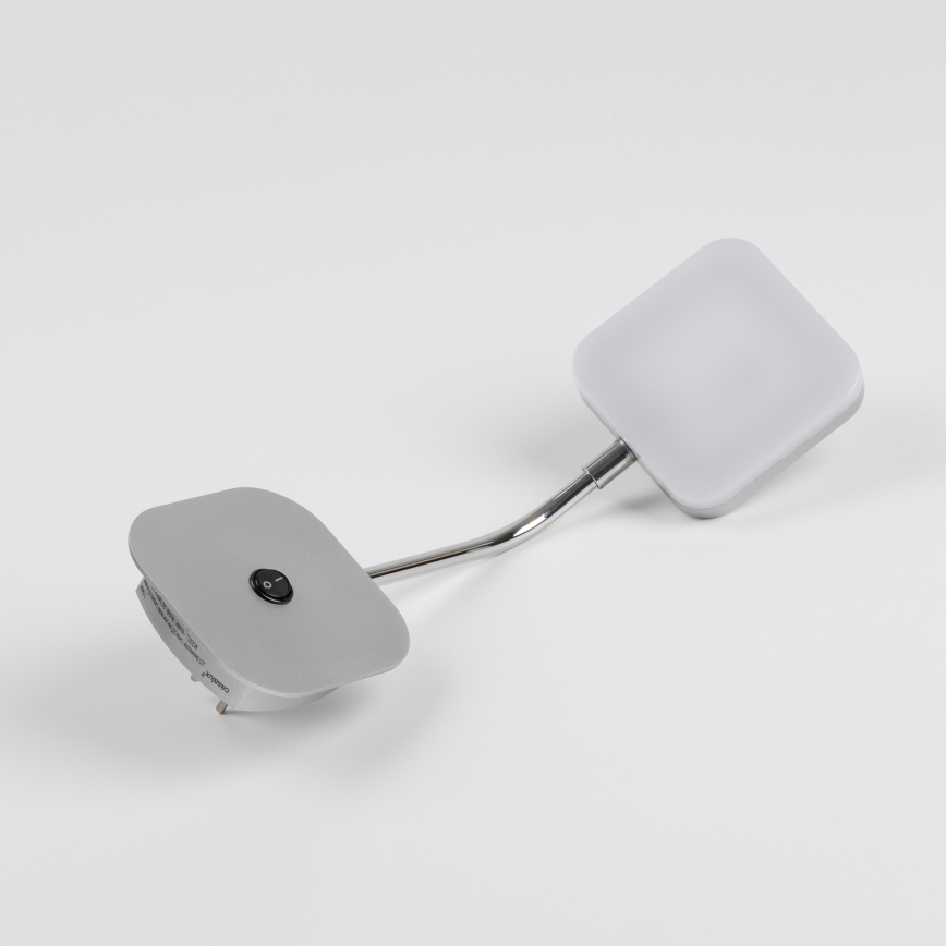 LED-seinävalaisin pistorasiaan LED/3,2W/230V kiiltävä kromi