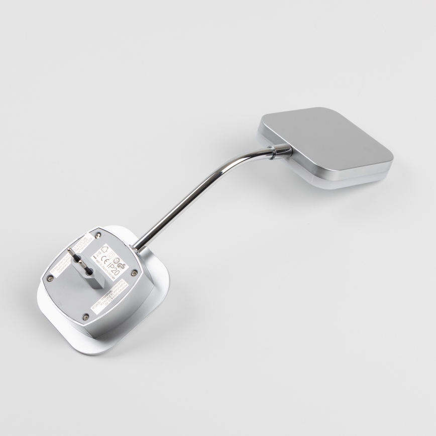 LED-seinävalaisin pistorasiaan LED/3,2W/230V kiiltävä kromi