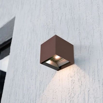 LED-aurinkokäyttöinen seinävalaisin anturilla LED/9W/3,7V 3000/4000/5000K IP65 2600 mAh ruskea