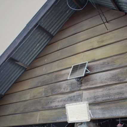 LED Ulkovalaisin aurinkokennolla LED/20W/3,2V 4000K valkoinen IP65 + kaukosäädin