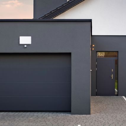 LED-ulkovalonheitin anturilla LED/50W/230V 5000K IP44